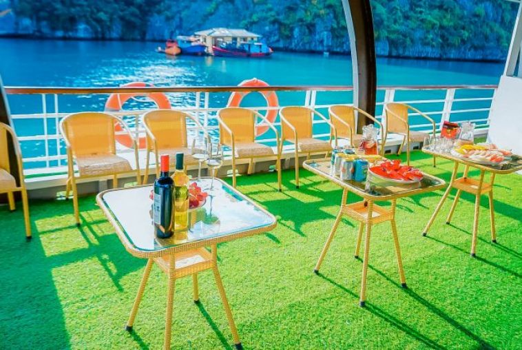 3.-Sundeck-670x440