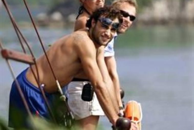 Q1WBWCMRI_Elizabeth-sails-suncdec-2