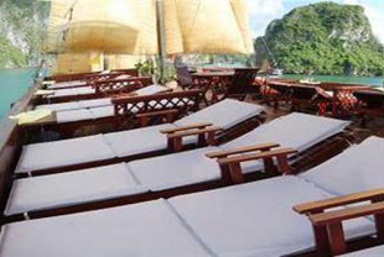 Q1UGB71M5T_Poseidon-Sail-sundeck